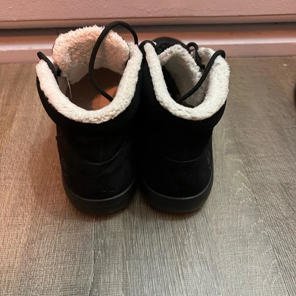 Timberland - Black Suede Ankle Boots with Cream Lining - Picture 4 of 6